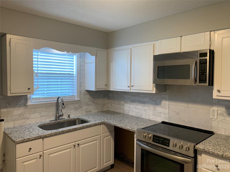 Property image 2 at 5803 Hunting Ridge Lane, Charlotte, NC 28212