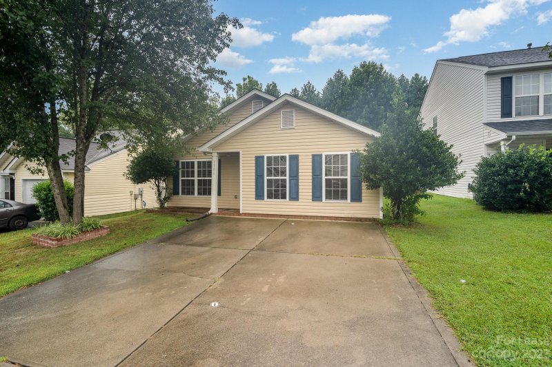 Property image 2 at 1306 Winding Branch Court, Charlotte, NC 28216