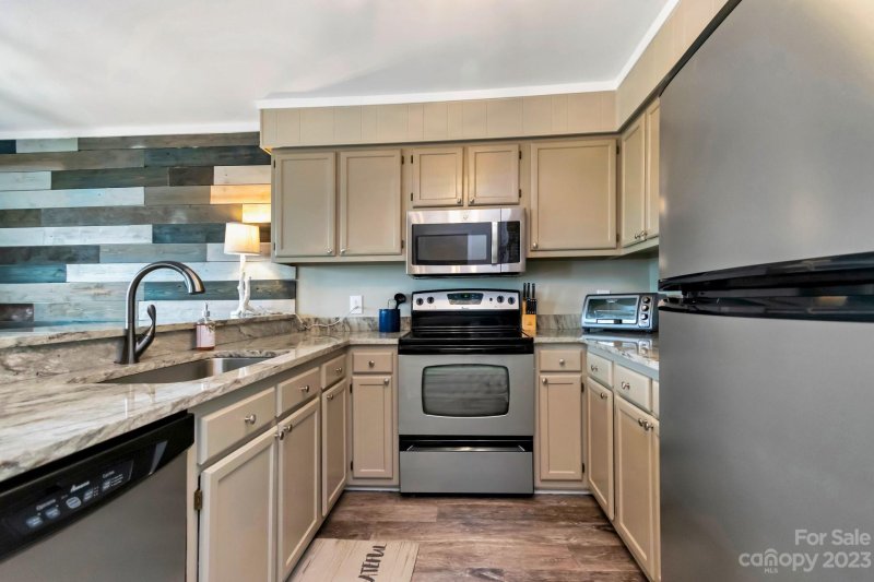 Property image 4 at 301 Pinnacle Inn Road, Beech Mountain, NC 28604