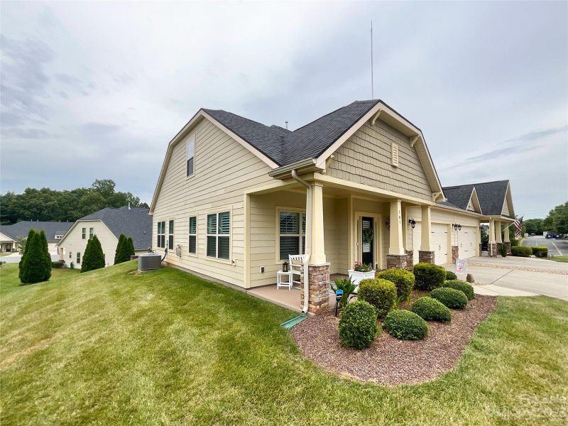 Property image 3 at 107 Damsire Court, Mooresville, NC 28115