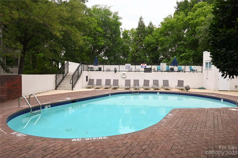 Property image 3 at 2719 Selwyn Avenue, Charlotte, NC 28209