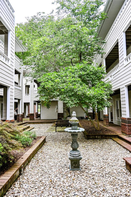 Property image 4 at 2719 Selwyn Avenue, Charlotte, NC 28209