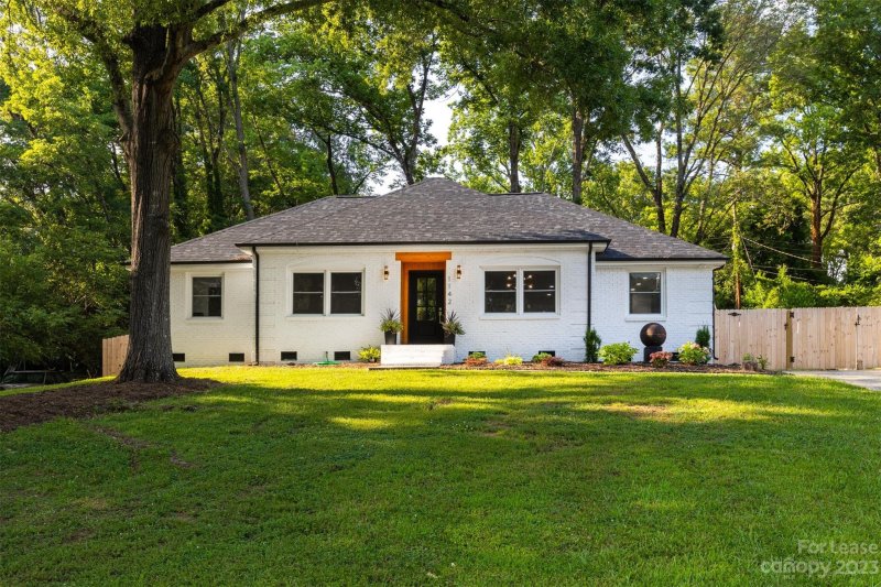 Property image 2 at 1142 Fox Run Drive, Charlotte, NC 28212