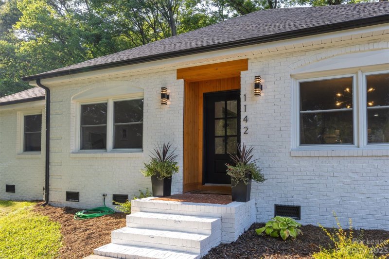 Property image 3 at 1142 Fox Run Drive, Charlotte, NC 28212