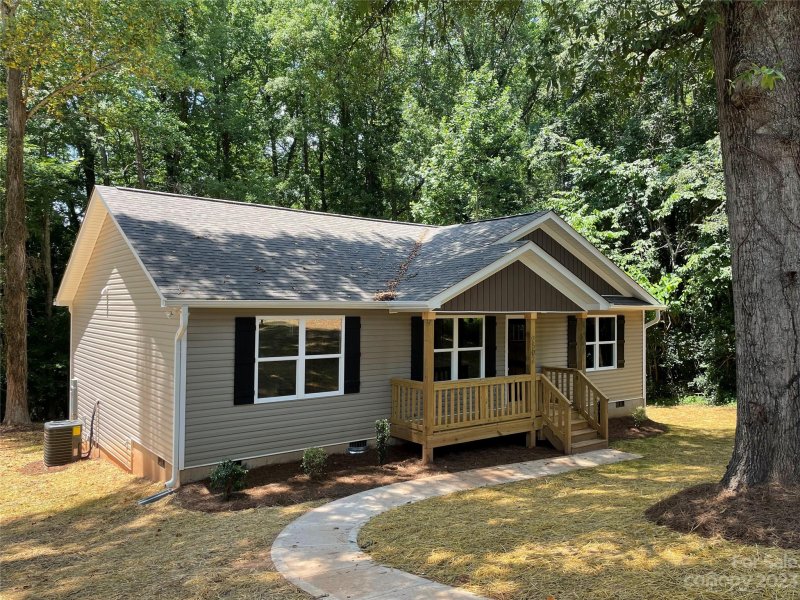 2502 Maplewood Drive