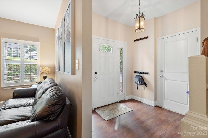 Property image 3 at 806 17th Avenue Drive, Hickory, NC 28602