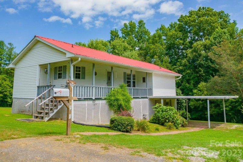 Property image 3 at 302 8th Avenue, Maiden, NC 28650