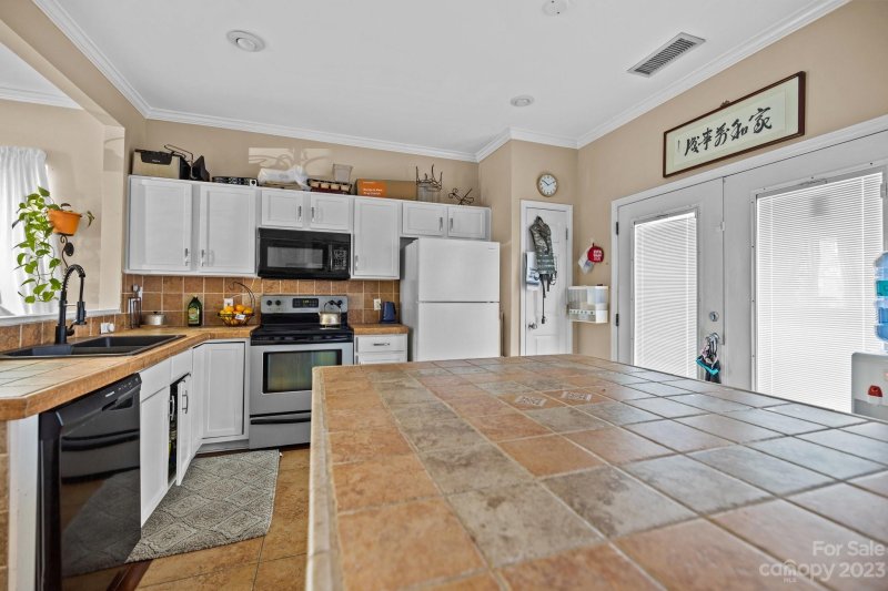 Property image 5 at 10441 Roundleaf Drive, Charlotte, NC 28213