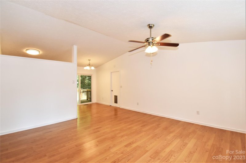 Property image 4 at 18 Stoney Nob Drive, Hendersonville, NC 28792