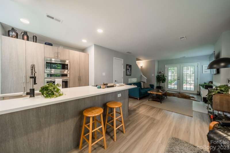 Property image 3 at 1509 Briar Creek Road, Charlotte, NC 28205