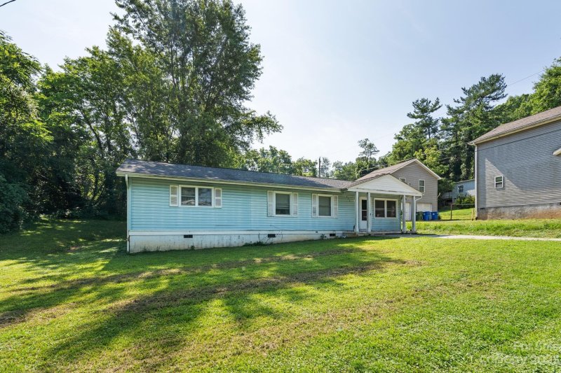 Property image 3 at 408 Caribou Road, Asheville, NC 28803