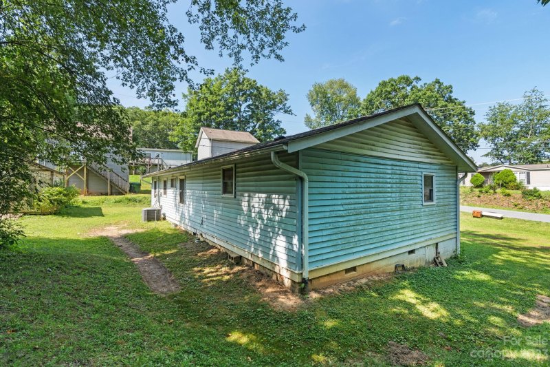 Property image 4 at 408 Caribou Road, Asheville, NC 28803