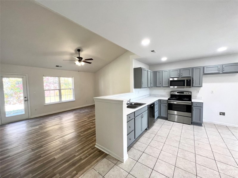 Property image 3 at 1623 Flagler Lane, Charlotte, NC 28216
