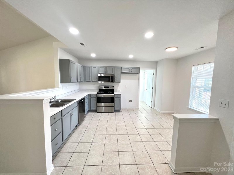 Property image 4 at 1623 Flagler Lane, Charlotte, NC 28216