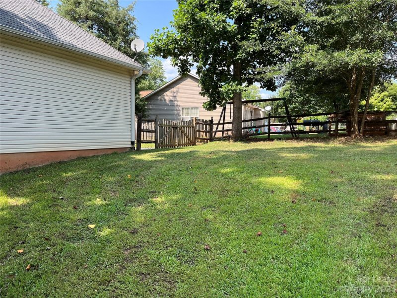 Property image 4 at 111 Park Vista Drive, Troutman, NC 28166