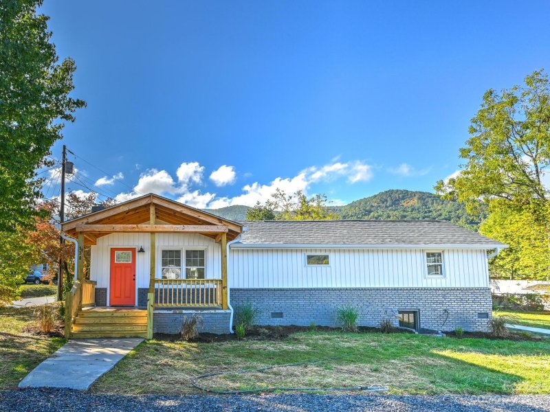 Property image 2 at 130 Fountain Way, Swannanoa, NC 28778