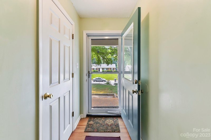 Property image 4 at 1048 Mclaughlin Drive, Charlotte, NC 28212