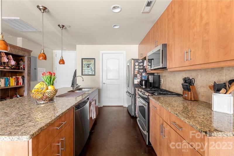 Property image 5 at 701 Royal Court, Charlotte, NC 28202