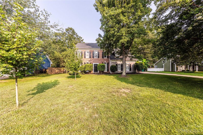 Property image 2 at 2715 Heathershire Lane, Matthews, NC 28105