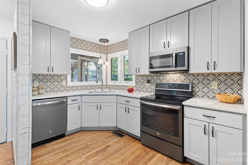 Property image 3 at 4 Lynx Drive, Black Mountain, NC 28711