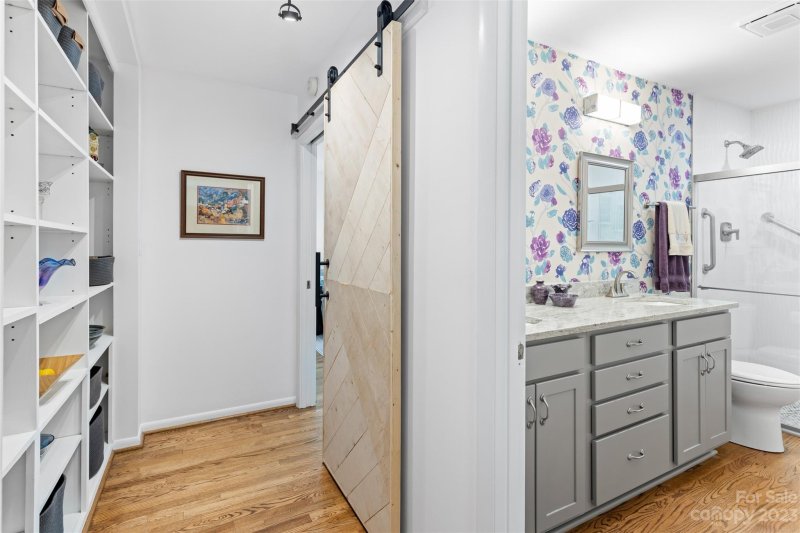 Property image 5 at 4 Lynx Drive, Black Mountain, NC 28711