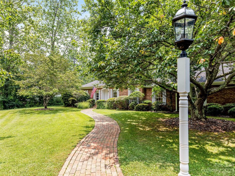 Property image 2 at 108 Sondley Parkway, Asheville, NC 28805