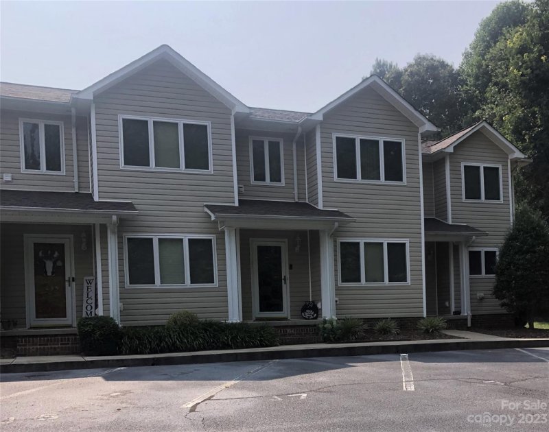 3253 White Oak Court