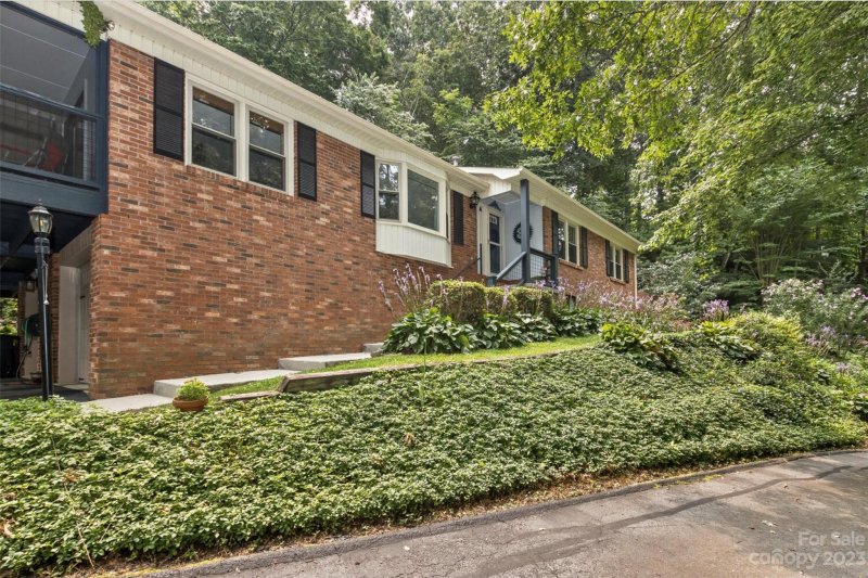 Property image 2 at 426 Deerhaven Lane, Hendersonville, NC 28791