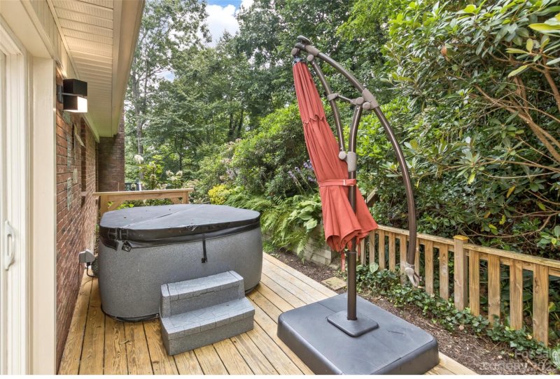 Property image 5 at 426 Deerhaven Lane, Hendersonville, NC 28791