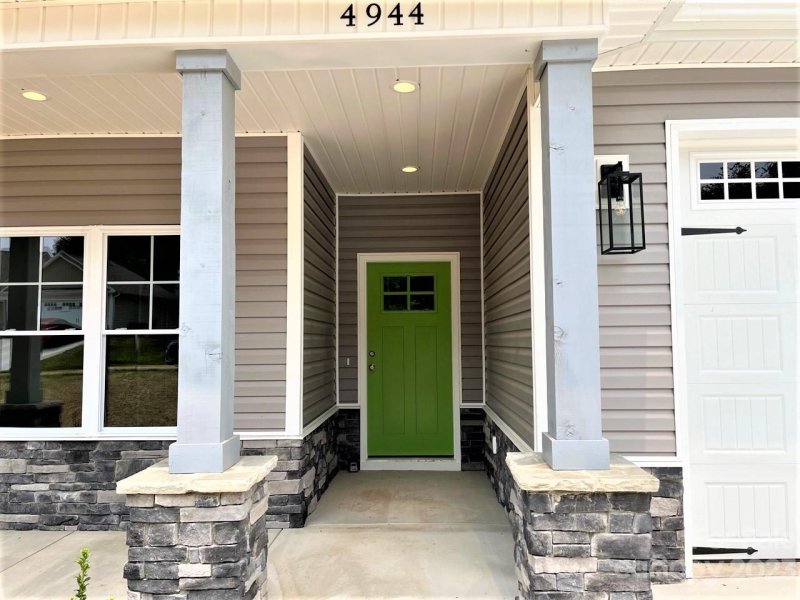 Property image 3 at 4944 Southview Drive, Hickory, NC 28602