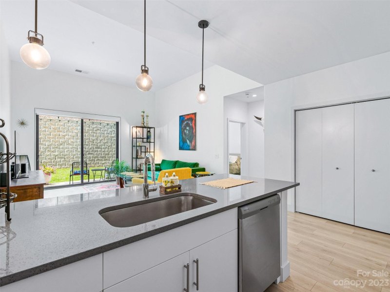 Property image 5 at 68 Craven Street, Asheville, NC 28806