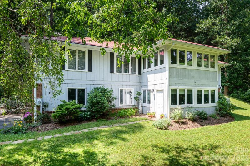 Property image 2 at 6 Cambridge Road, Asheville, NC 28804