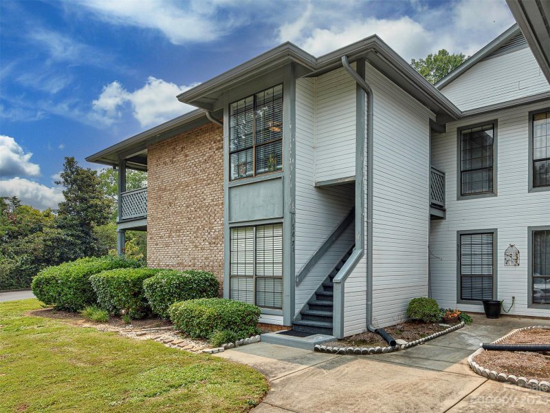 5871 Harris Grove Lane