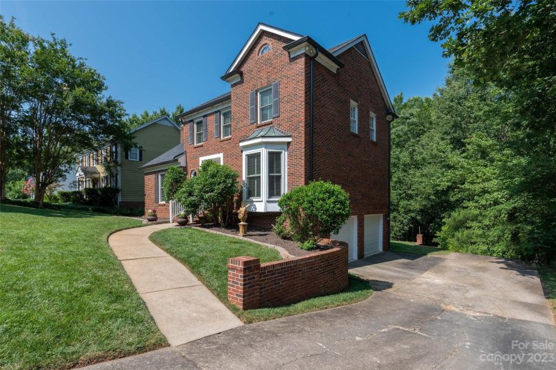 Property image 4 at 11112 Sir Francis Drake Drive, Charlotte, NC 28277