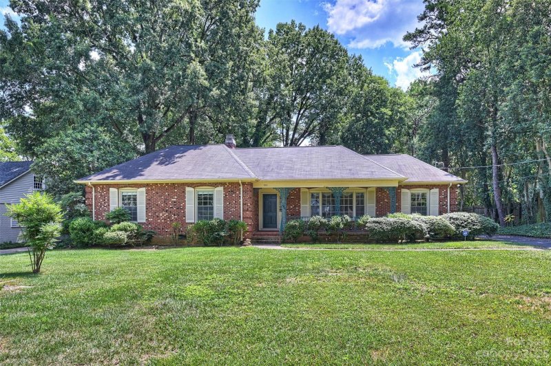 Property image 2 at 1511 Cavendish Court, Charlotte, NC 28211