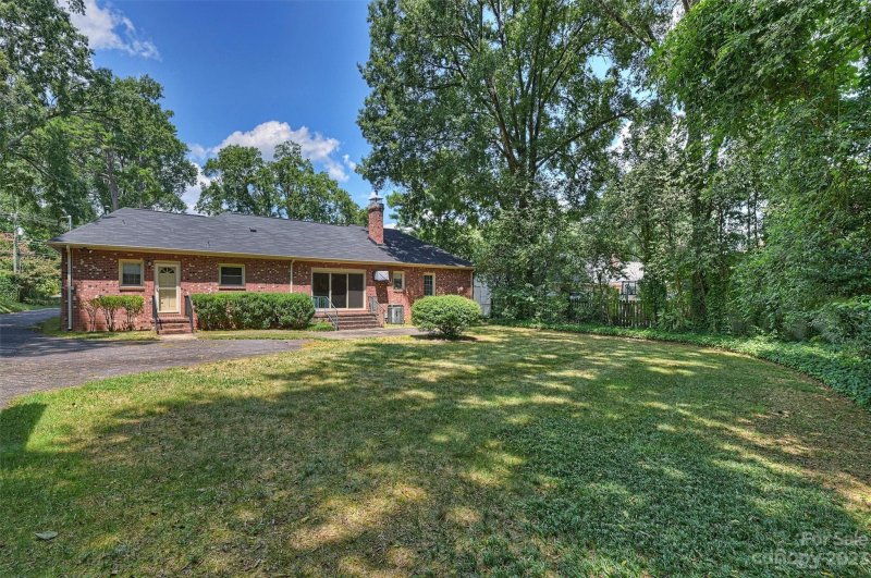 Property image 4 at 1511 Cavendish Court, Charlotte, NC 28211