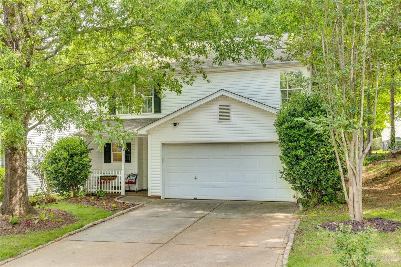 408 Oak Crest Drive