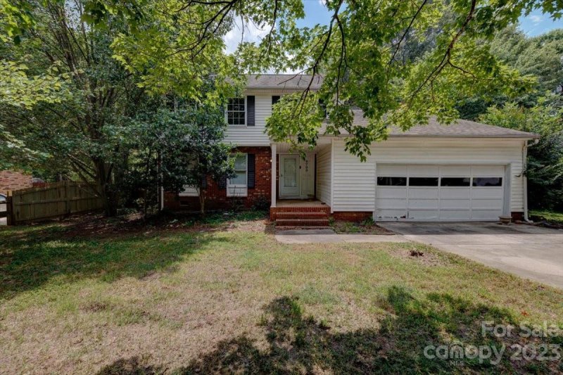 8709 Nightingale Lane