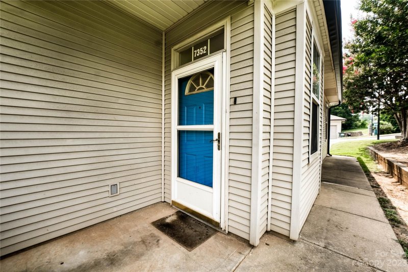 Property image 2 at 7352 Michaels Landing Drive, Charlotte, NC 28262