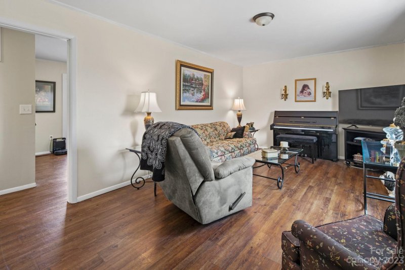 Property image 4 at 2 King Arthur Place, Asheville, NC 28806