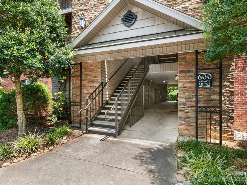 Property image 2 at 626 Appeldoorn Circle, Asheville, NC 28803