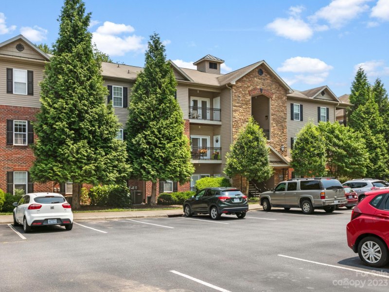 Property image 4 at 626 Appeldoorn Circle, Asheville, NC 28803