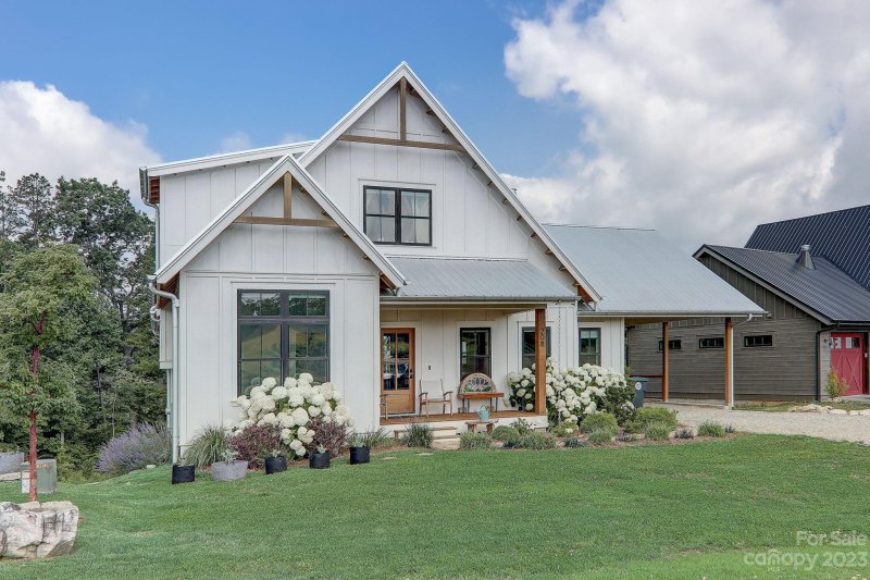 Property image 3 at 208 Westridge Farm Road, Asheville, NC 28804