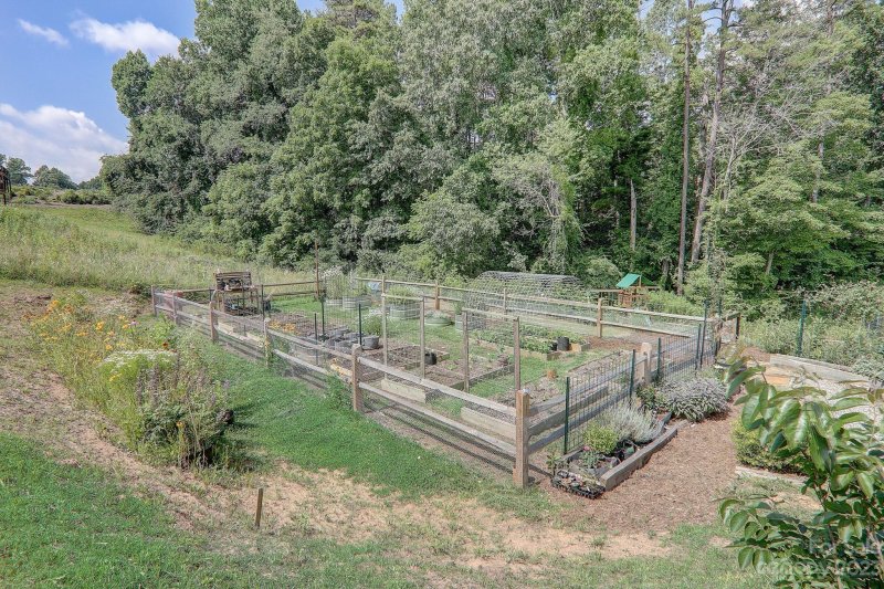 Property image 4 at 208 Westridge Farm Road, Asheville, NC 28804