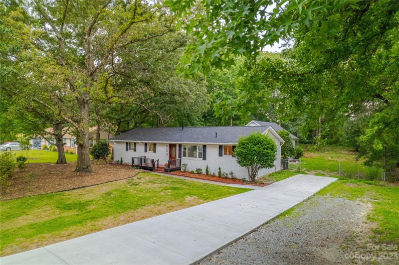 Property image 4 at 209 White Oak Lane, Matthews, NC 28104