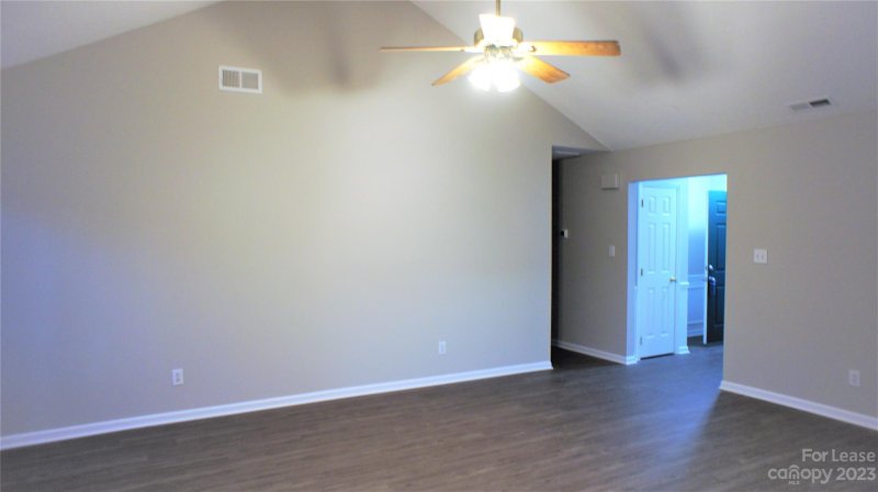 Property image 4 at 423 Long Creek Parkway, Charlotte, NC 28214