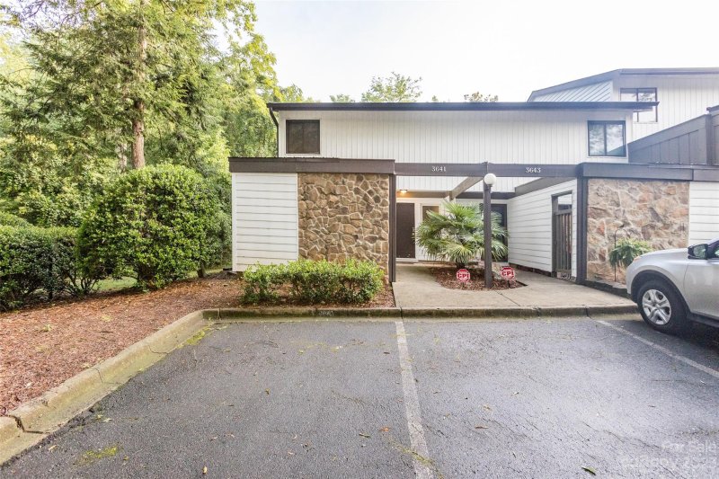Property image 3 at 3641 Maple Glen Lane, Charlotte, NC 28226