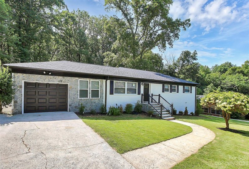 Property image 2 at 4937 Hoover Drive, Charlotte, NC 28269