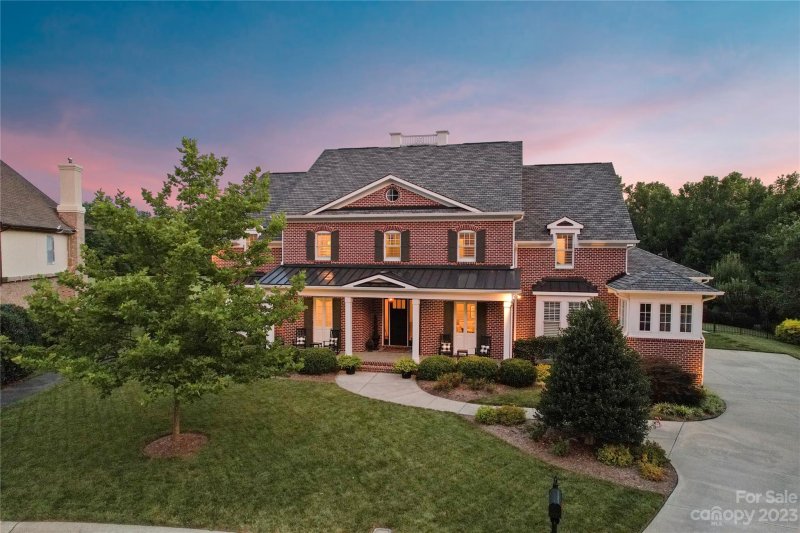 2133 Garden View Lane