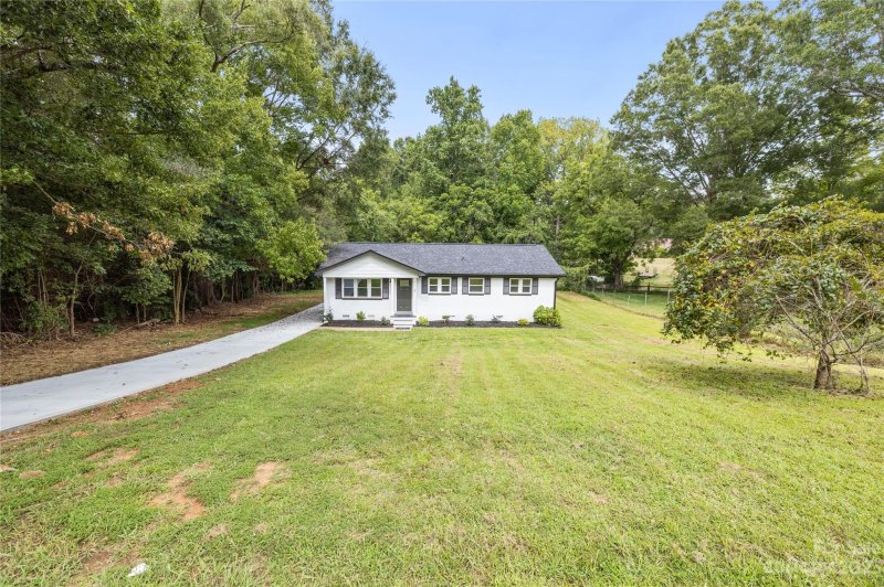 Property image 2 at 2018 Ventura Avenue, Charlotte, NC 28216